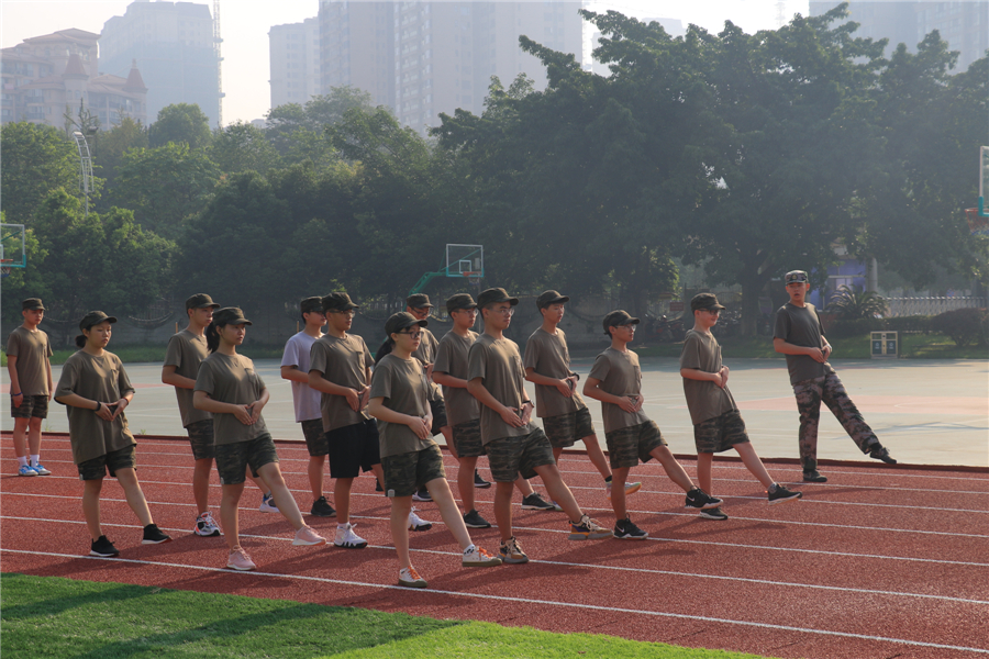 成都南开为明学校军训报道